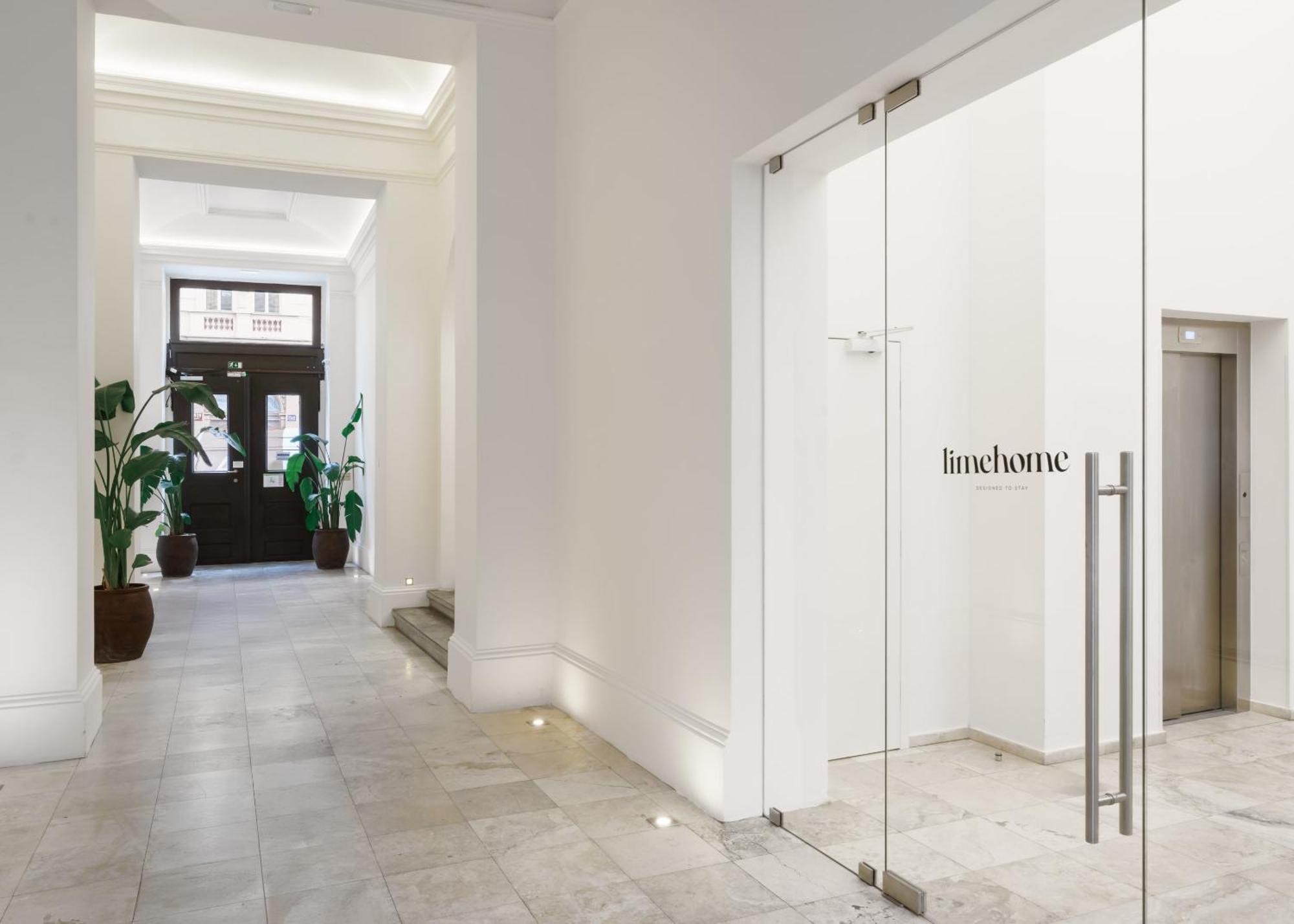 Limehome Prague Halkova Bagian luar foto