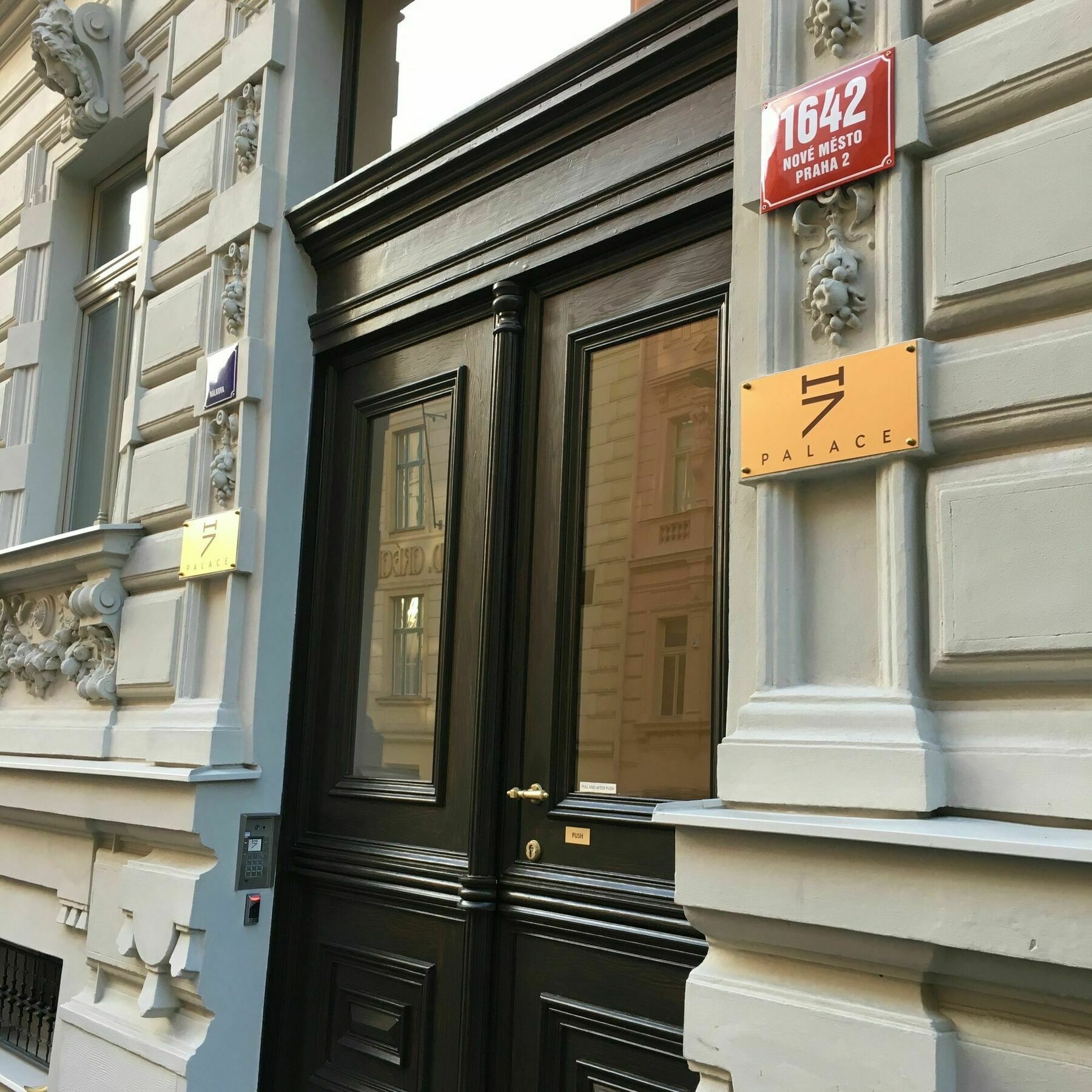 Limehome Prague Halkova Bagian luar foto
